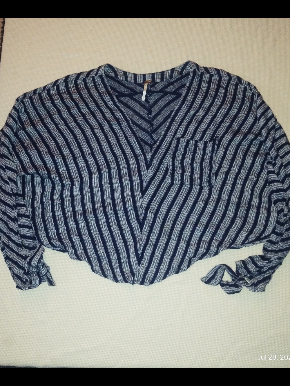 Free People Size XS V-neck Dolman Sleeve Crop Top